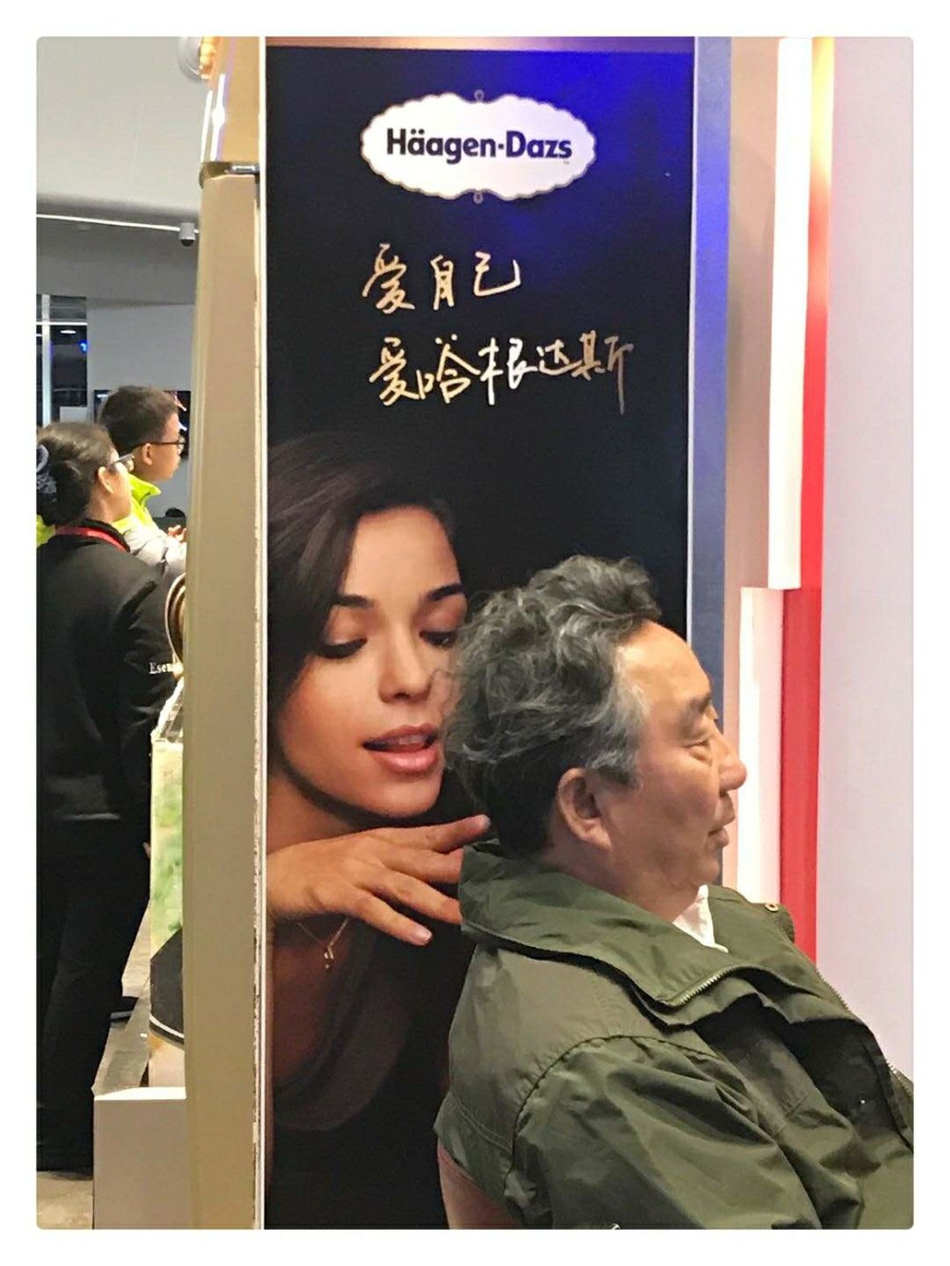 美女被扒 玩奶头