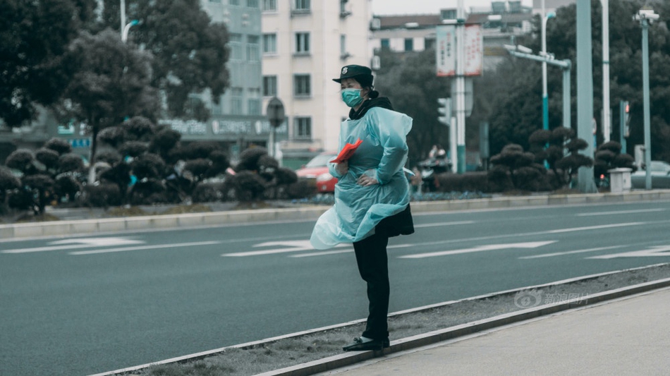 跪着
