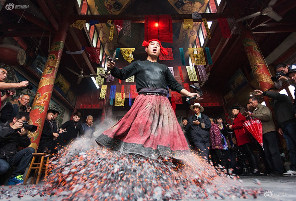 亚洲女人被黑人巨大的原因