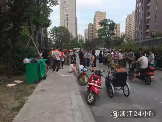 扒开美女 狂揉 动漫