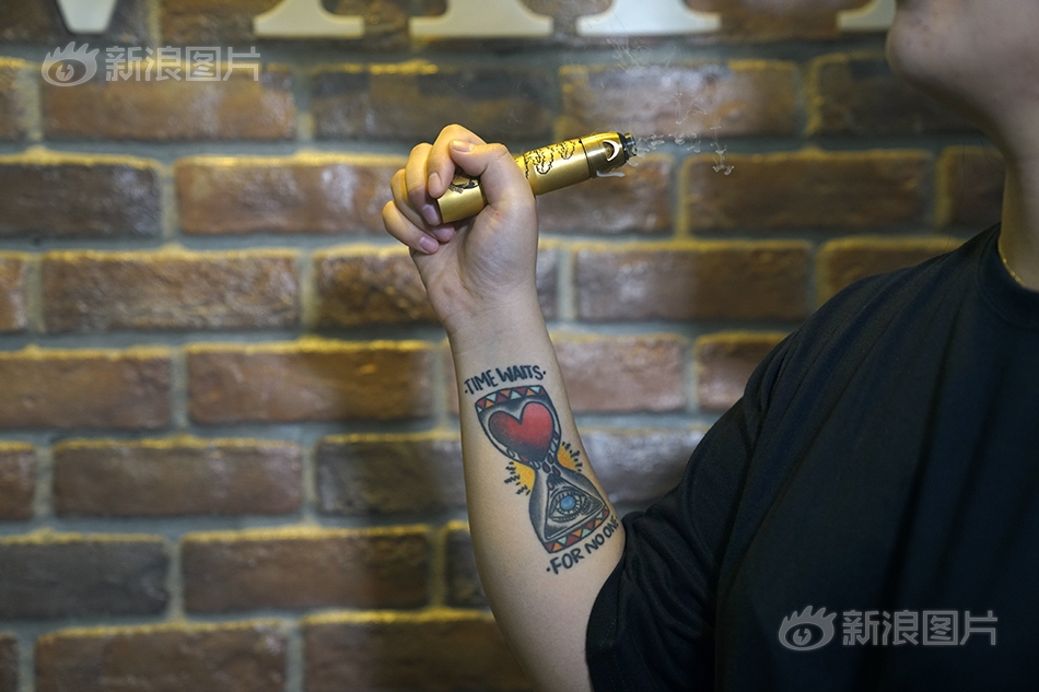 台湾姑娘日批黄色三级片