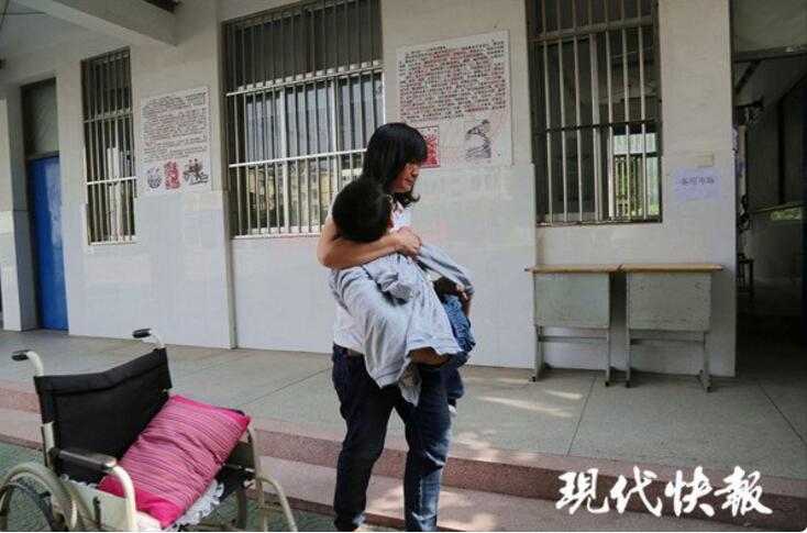 女仆露 给客人玩