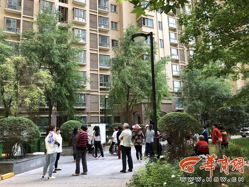 动漫美女被扒掉内衣捏胸