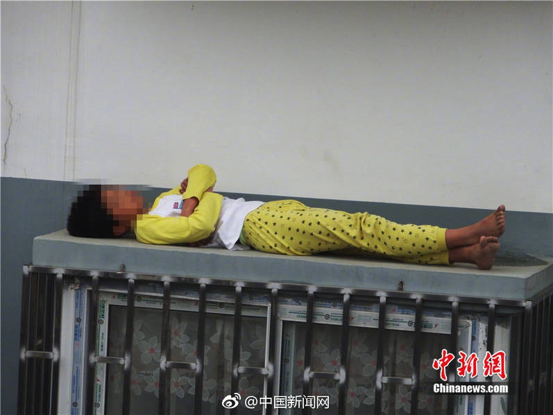 张柏芝跪下吃J8长什么样