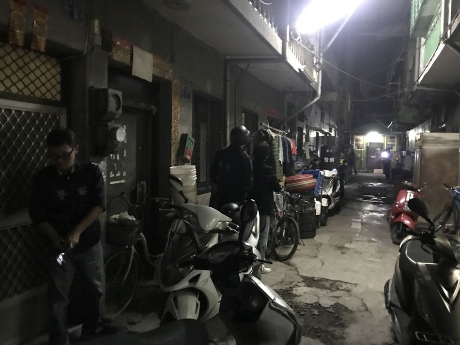 校花主动掀开Jk露出白色内裤