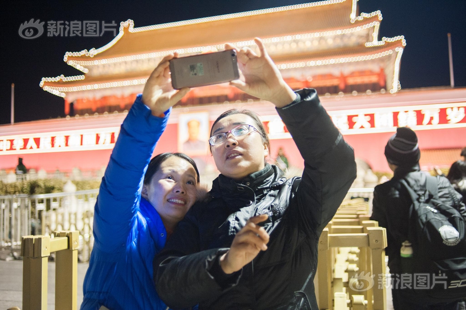 坤坤塞到老师的句号里