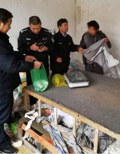 别揉我胸 啊 嗯公共场合呢