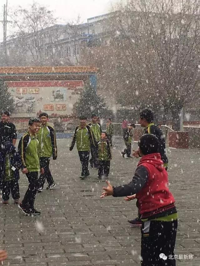白丝校花自慰