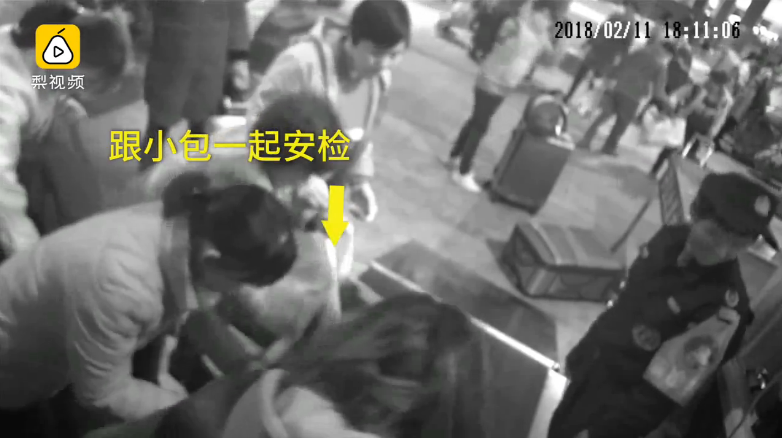老师解开胸罩喂我吃奶
