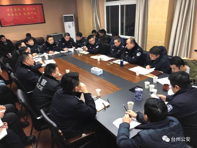 多人中出