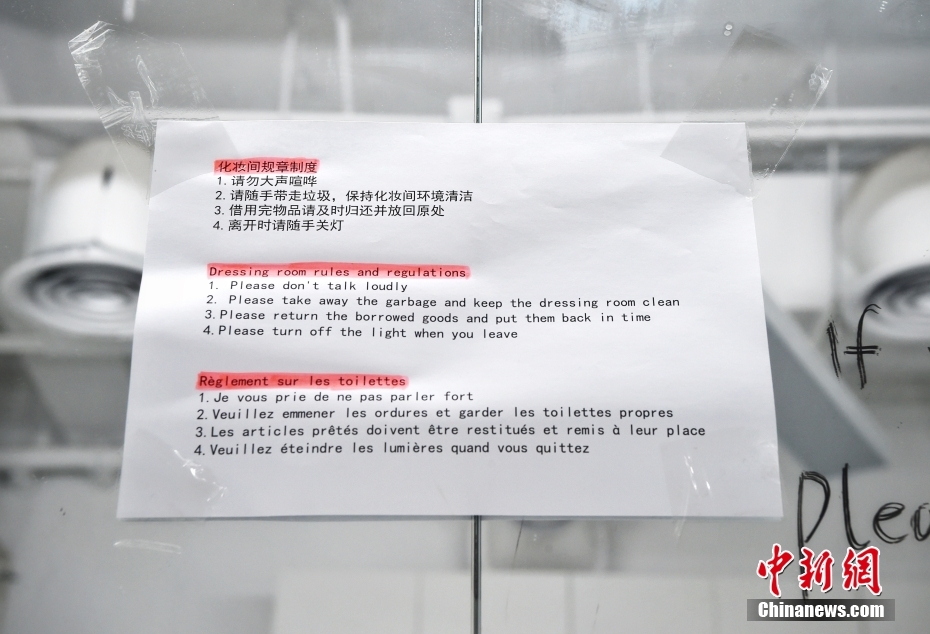 给我放一个免费的操逼片