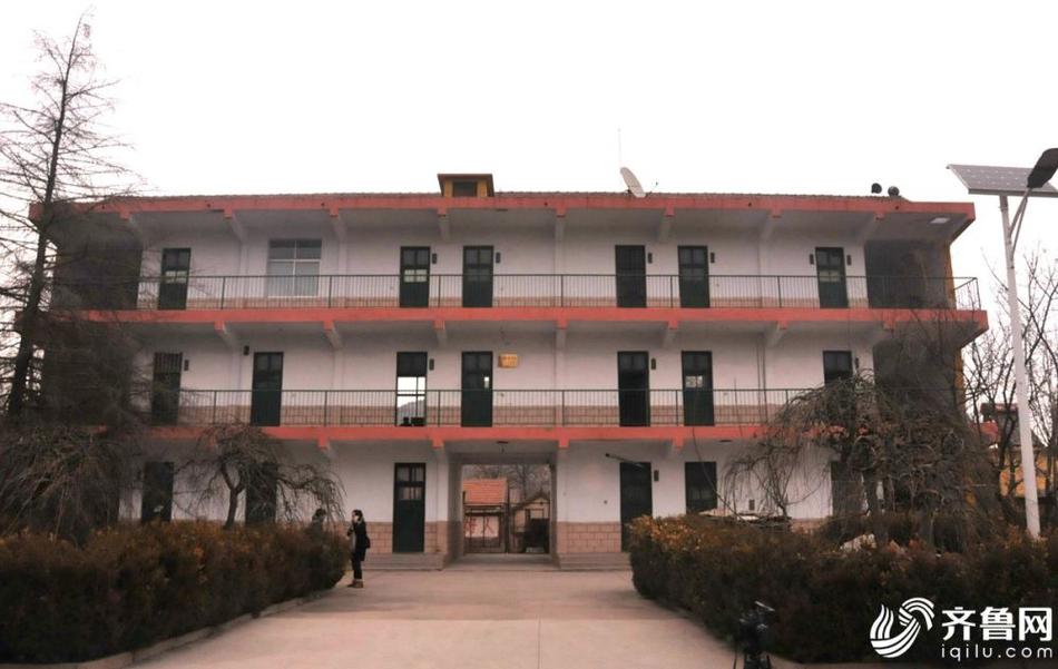 男Ji大巴进入女人的图片