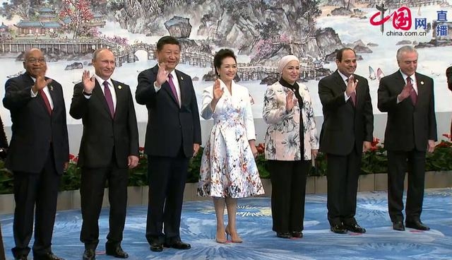 两个男生做酿酿酱酱的小视频