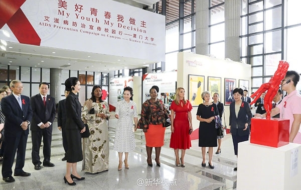 白丝校花 扒开美腿甜美游戏