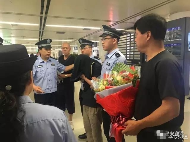 色欧美家庭乱伦