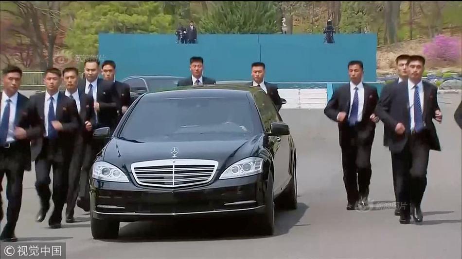 八重神子扒开胸罩 给男生看