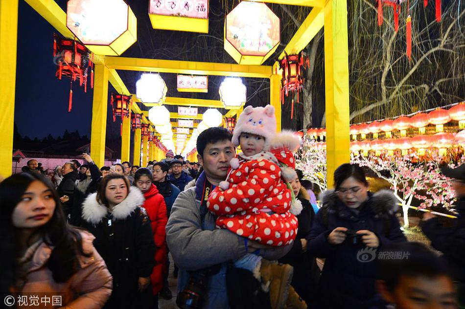 性欧美三乳房