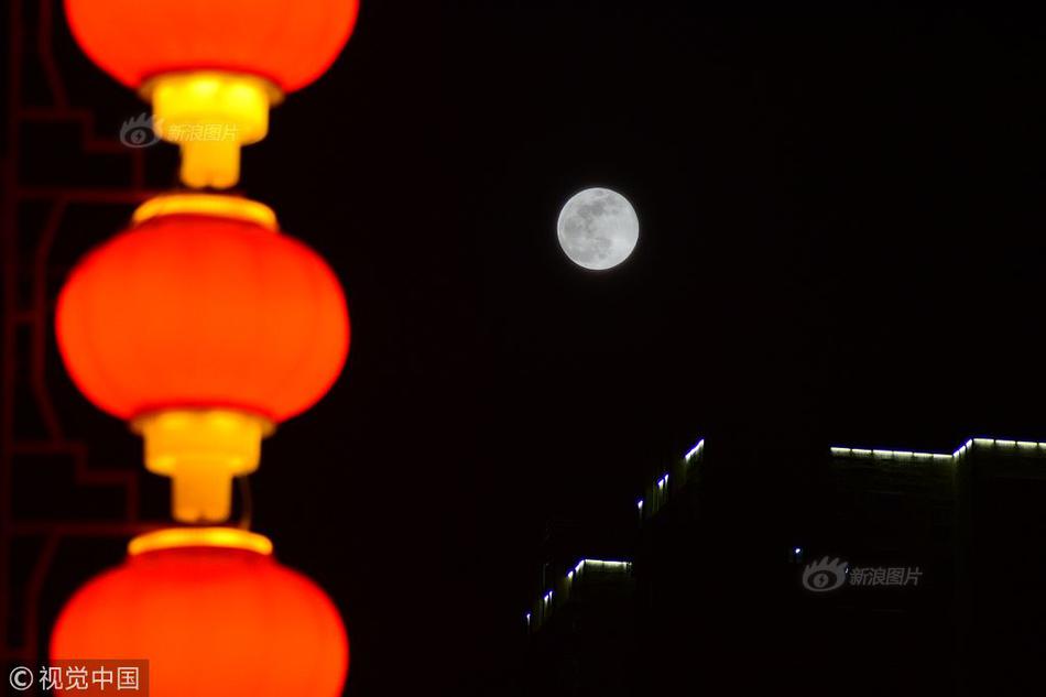 老师脱 让学生摸