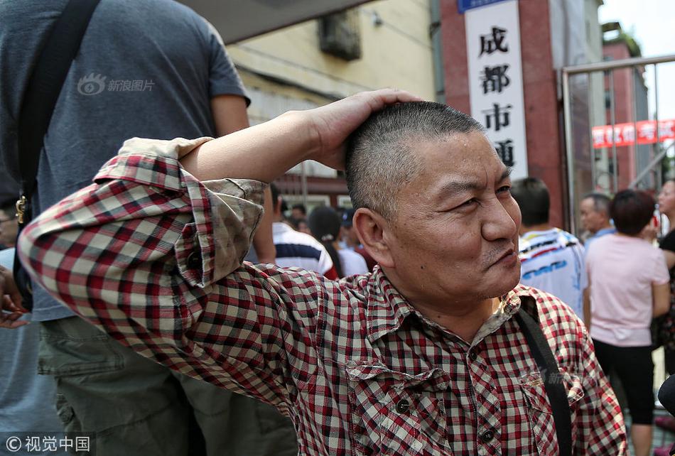 被去玩 的苍月奥特曼