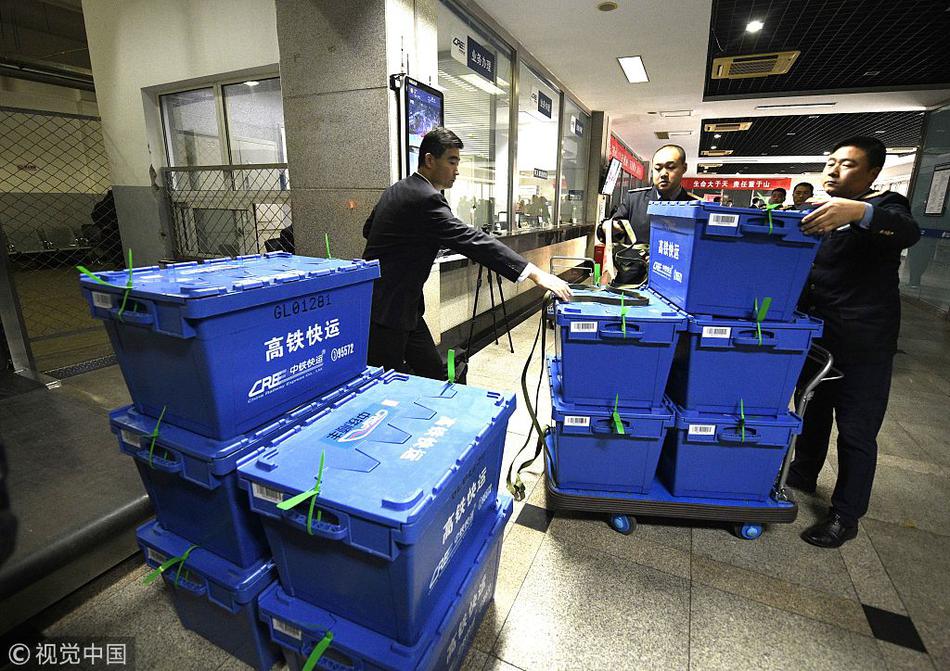 男生将坤坤申请女生定眼视频