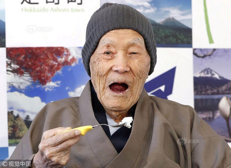 金色高跟鞋