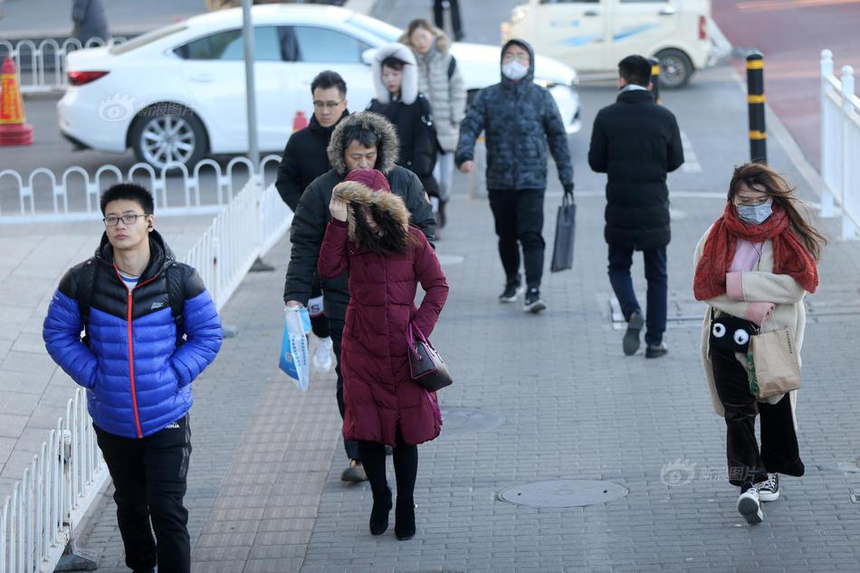 你们这些Wbd基金经理到底行不行，四年还亏40%。你们这基金公司怎么好意思还有管
