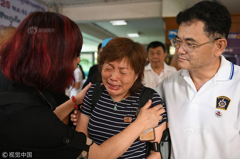 放一个男人的大鸡巴插入女人逼逼尻逼尻逼