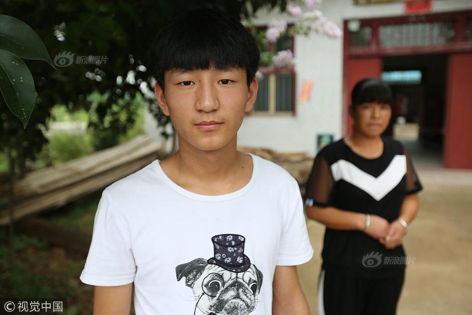 摸胸动态图