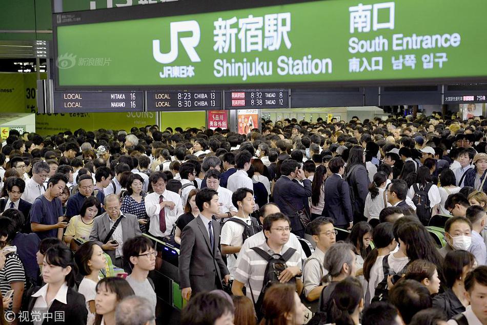 办公室扒开奶罩揉吮奶头A片图片