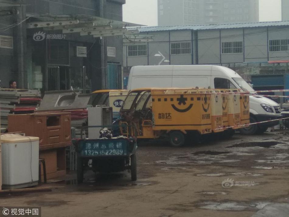 荷兰女同性恋公共场合做性爱视频
