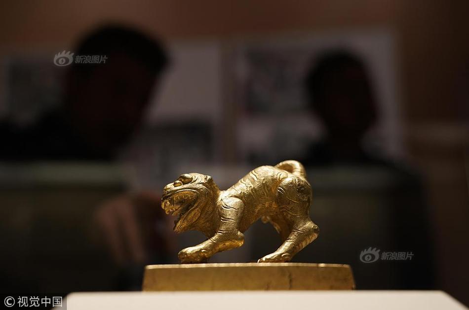跨界记者以笔为媒 绘就水墨“初心”