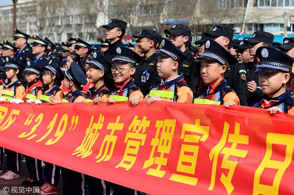 女儿与父亲之间的情感纠葛，一部感人至深的视频故事
