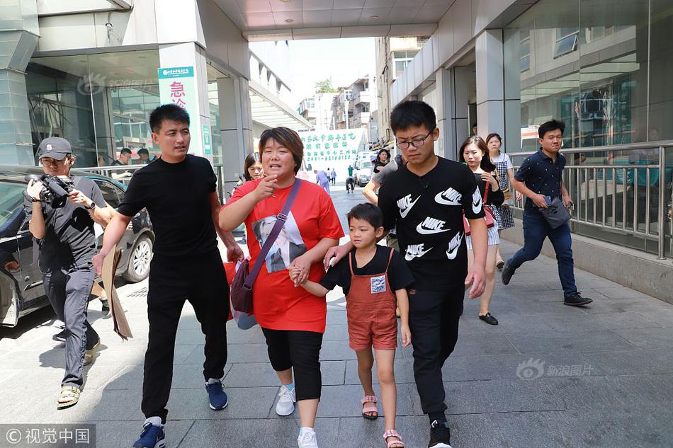 孙杨复出首战 400米自由泳3分49秒58夺冠