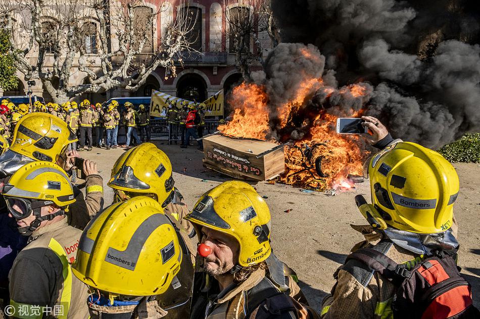掌控指尖上的競速激情：香港賽馬會網上投注全攻略，讓你隨時隨地與贏家同行 