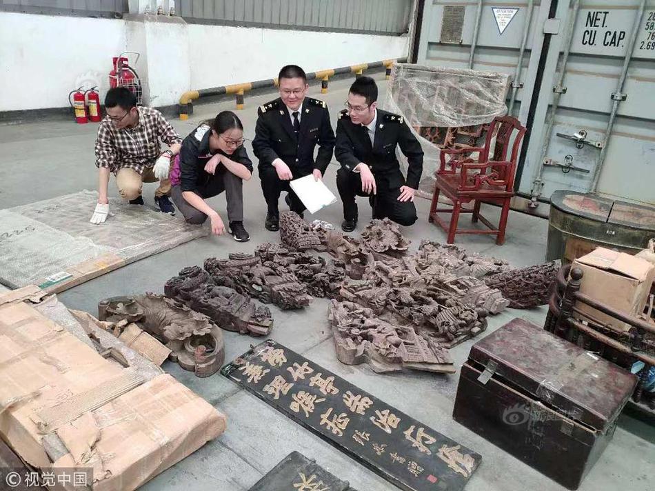 川剧《马多福的金饭碗》——以小家为镜，展时代新貌