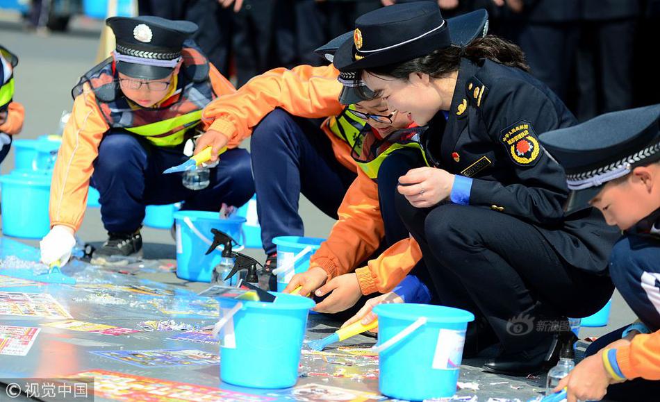 林书豪展望季后赛：尽管遭受各种的伤病和挫折 我们依旧团结一致