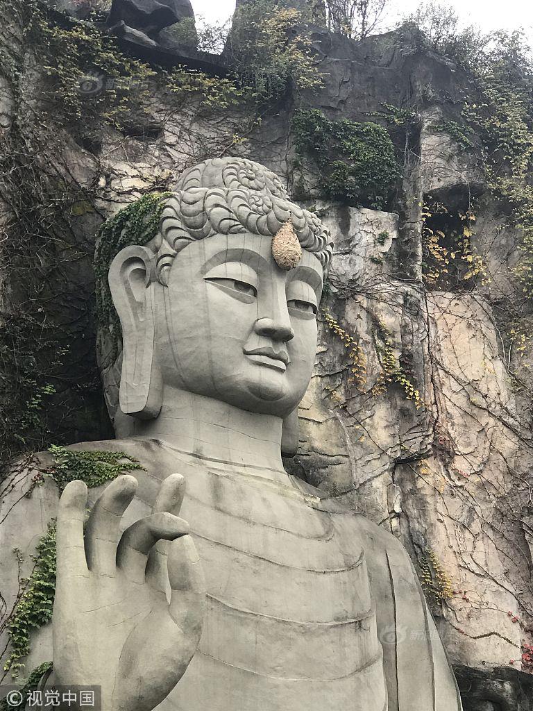 厨房脱岳裙子在后面挺进剧情介绍