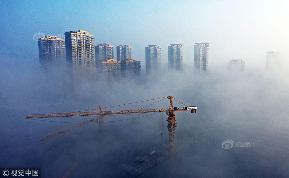 南非洪水过后被垃圾"占领"