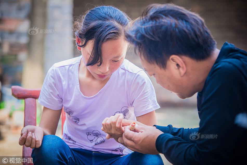 双胞胎人口_飞机变空中产房 孕妇空中早产双胞胎(2)