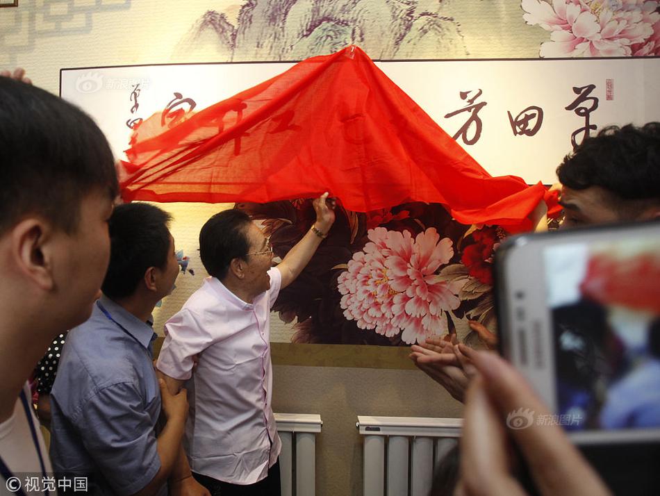 小婊孑啊轻点灬太粗太长了的视频