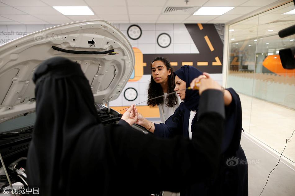偷拍女厕所女人尿尿