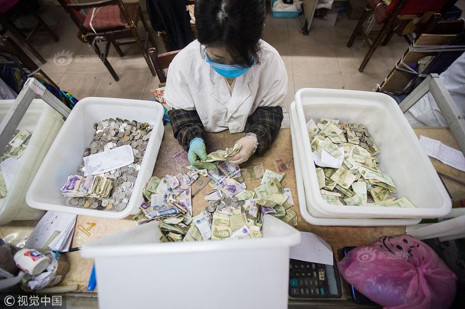 加油！中国短道速滑队出征世巡赛