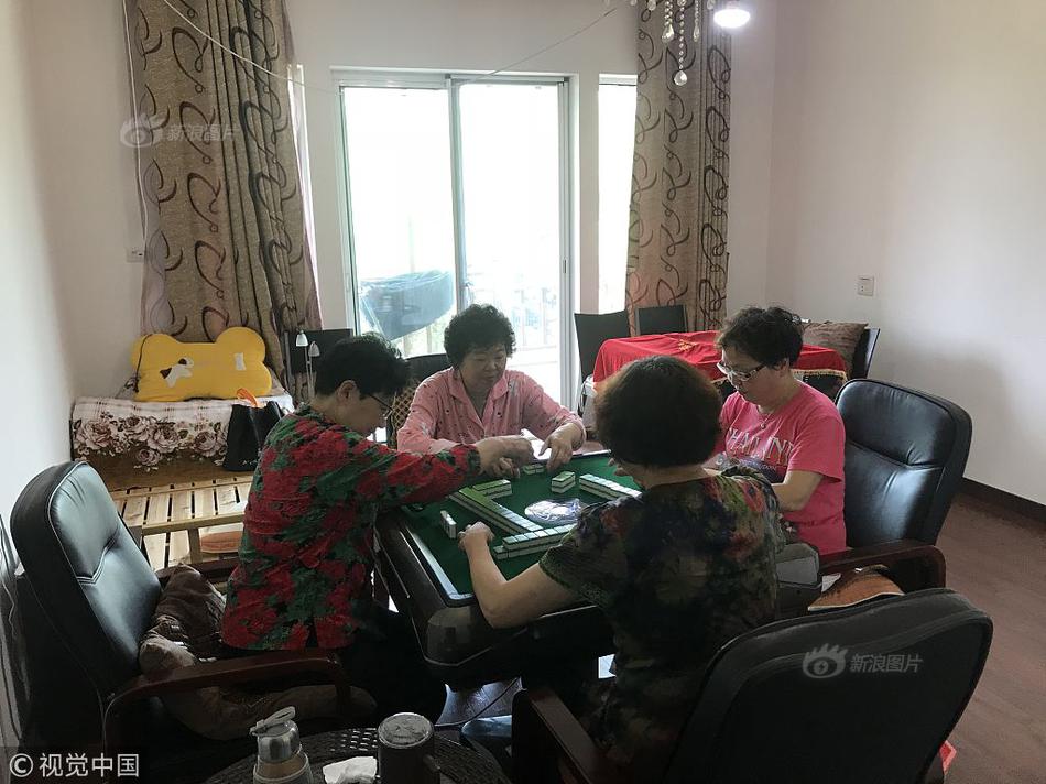 干胖女人黑逼逼完