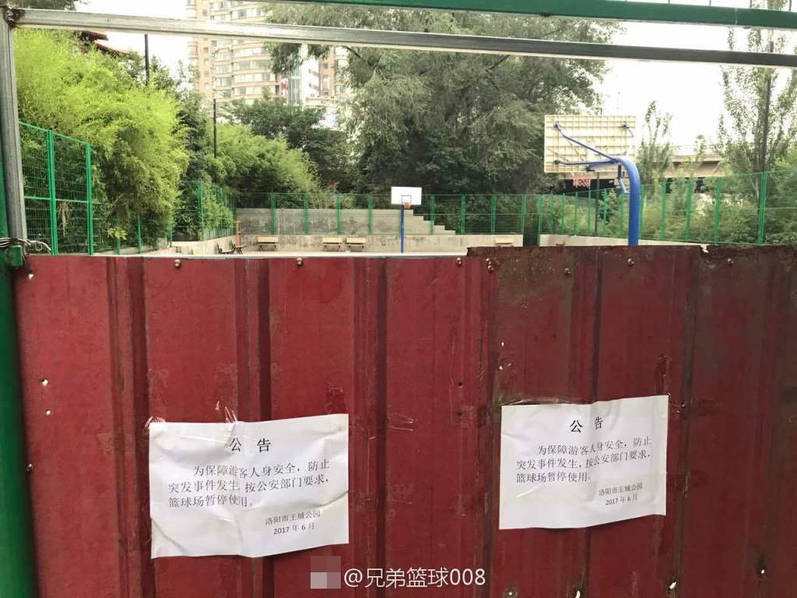 女仆扒开秘 让男人桶爽