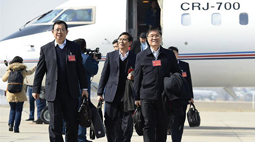 全国两会明日启幕 代表委员陆续抵京