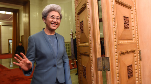 全国人大新闻发布会举行 傅莹答记者问