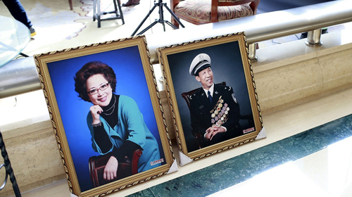 中国照相馆入驻两会驻地 为代表照相修图