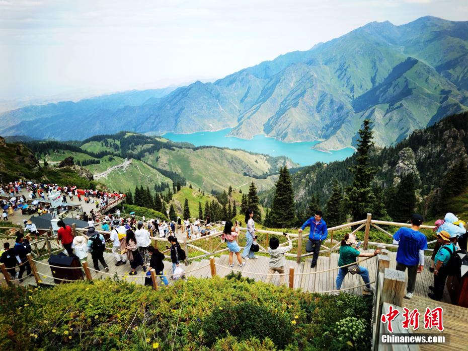 新疆天山天池