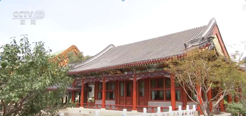 习近平夫妇会见柬埔寨国王西哈莫尼和太后莫尼列