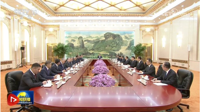 习近平集体会见上海合作组织成员国外长理事会会议外方代表团团长